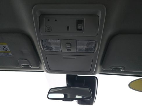 Used 2021 Nissan Titan SV w/ SV Convenience Package image 29