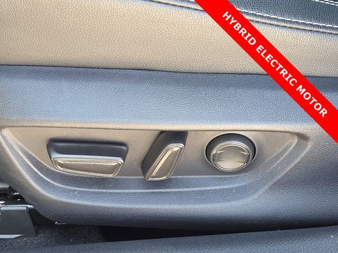 Used 2025 Toyota Camry SE FWD image 14