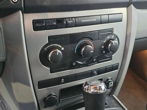 Used 2007 Jeep Commander Sport image 31