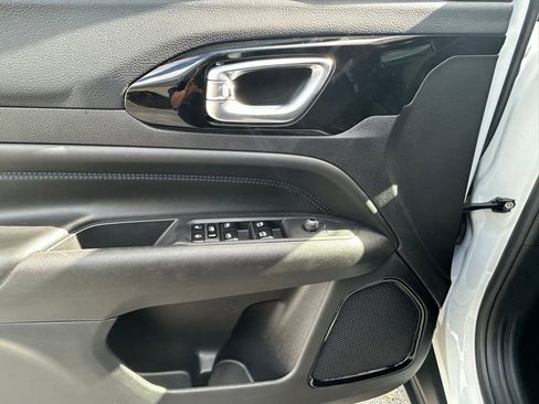 Certified 2025 Jeep Compass Latitude w/ Altitude Special Edition image 16