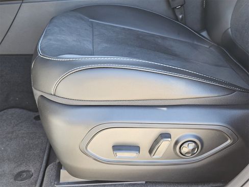 New 2025 Jeep Grand Cherokee Altitude image 24