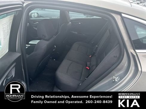 Used 2017 Chevrolet Malibu LT image 8