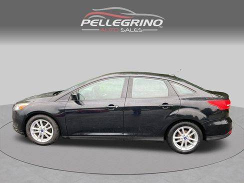 Used 2018 Ford Focus SE FWD image 3