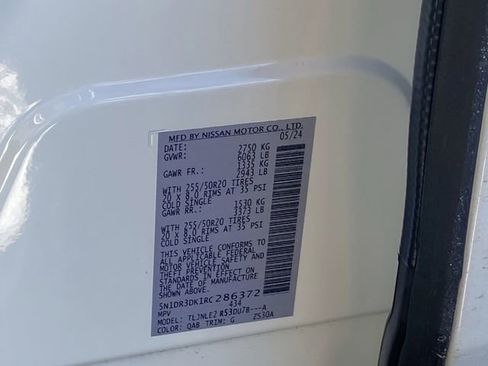 Used 2024 Nissan Pathfinder Platinum image 39