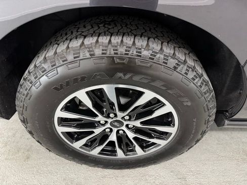 Used 2025 Ford Expedition Max Platinum AWD/4WD image 4