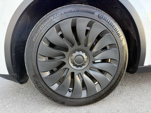 Used 2021 Tesla Model Y Long Range AWD/4WD image 33