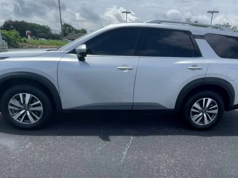 Used 2023 Nissan Pathfinder SL FWD image 5