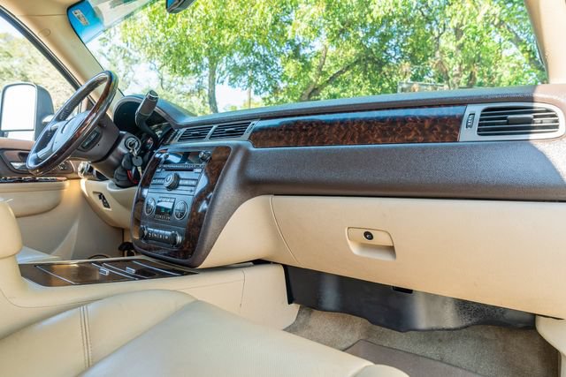 Used 2011 GMC Sierra 2500 Denali w/ Suspension Package, Off-Road AWD/4WD image 45