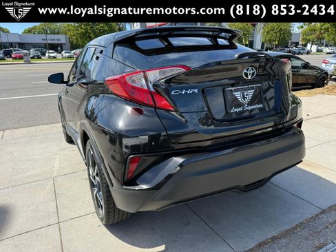 Used 2018 Toyota C-HR XLE FWD image 5