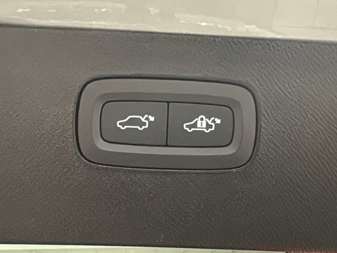 New 2026 Volvo XC90 T8 Plus w/ Protection Package Premier image 31