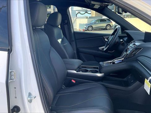 Used 2025 Acura RDX SH-AWD image 10