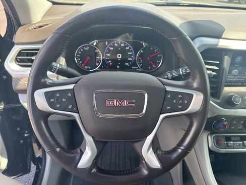 Used 2022 GMC Acadia SLT w/ Technology Package AWD/4WD image 16