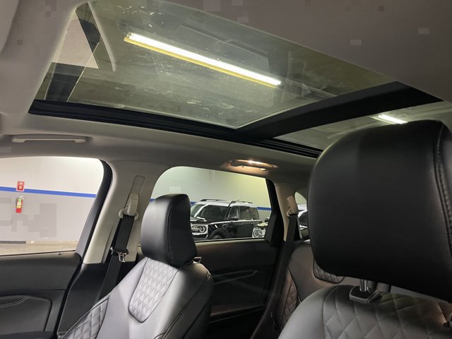 Used 2023 Ford Edge Titanium w/ Class II Trailer Tow Package AWD/4WD image 15
