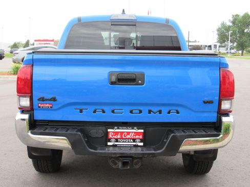 Used 2020 Toyota Tacoma SR5 w/ Blackout Package AWD/4WD image 7