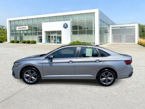 Certified 2024 Volkswagen Jetta SE FWD image 2