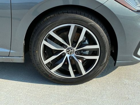 Used 2025 Volkswagen Jetta SE image 31