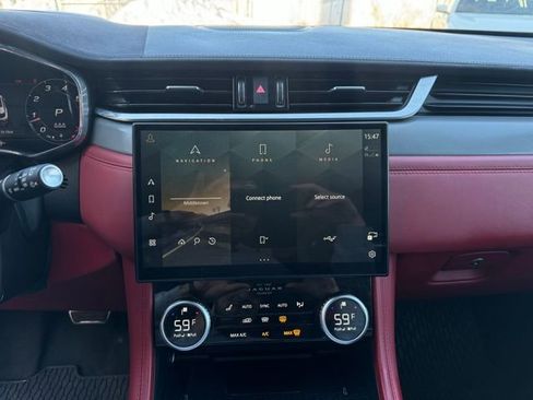 Used 2023 Jaguar F-PACE SVR image 28