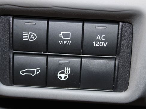 Used 2024 Toyota Highlander Platinum image 15