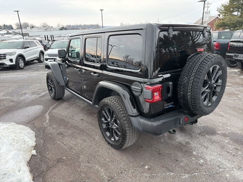 Certified 2025 Jeep Wrangler Unlimited Sahara AWD/4WD image 4