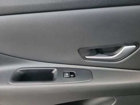 Used 2023 Hyundai Elantra Limited image 8