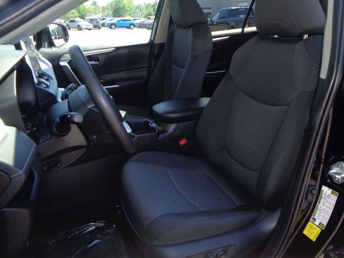 Used 2025 Toyota RAV4 XLE w/ Convenience Package AWD/4WD image 17