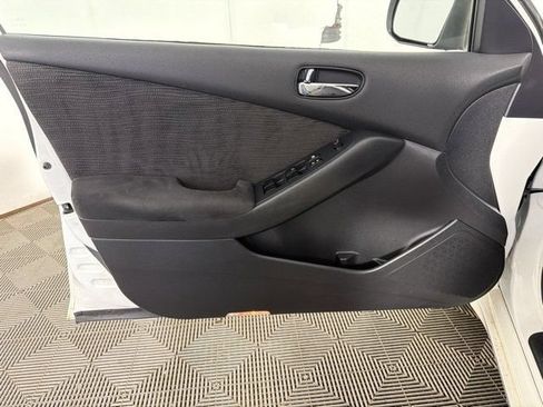 Used 2011 Nissan Altima 2.5 S FWD image 10
