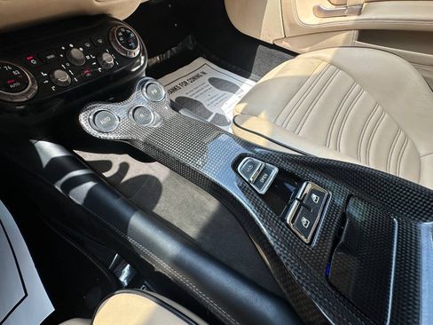Used 2014 Ferrari California RWD image 19