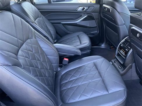Used 2024 BMW X7 xDrive40i w/ M Sport Package image 33