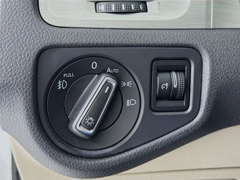 Used 2015 Volkswagen Golf TDI SE image 10