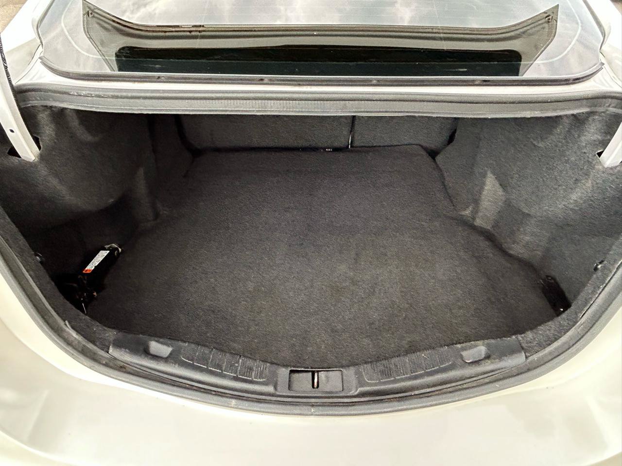 Used 2018 Ford Fusion SE w/ Fusion SE Technology Package FWD image 17