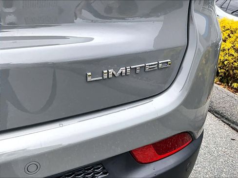 Used 2023 Jeep Compass Limited w/ Sun and Sound Group AWD/4WD image 29