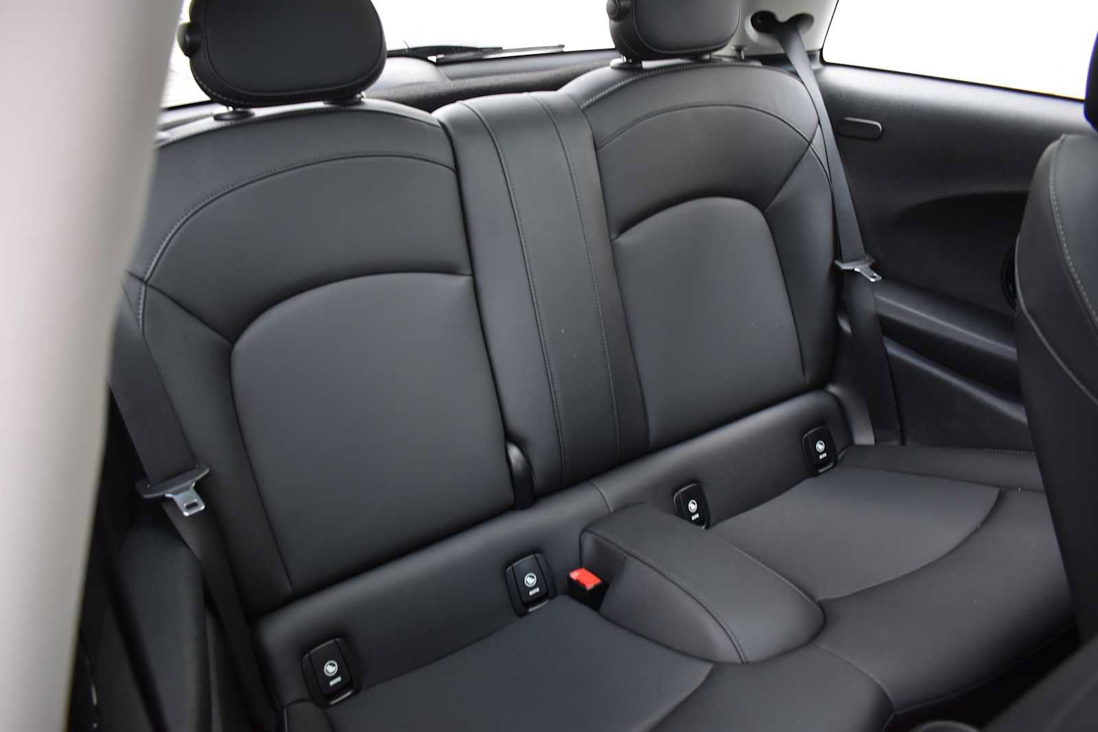 Used 2024 MINI Cooper SE FWD image 9