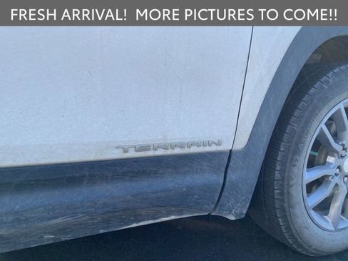 Used 2022 GMC Terrain SLT w/ Tech Package image 9