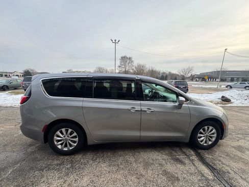 Used 2018 Chrysler Pacifica Touring Plus FWD image 6