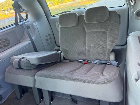 Used 2005 Dodge Grand Caravan SXT w/ Trailer Tow Prep Group image 18