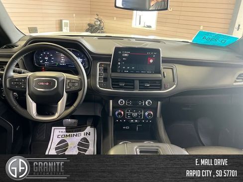 Used 2024 GMC Yukon XL SLT w/ SLT Luxury Package AWD/4WD image 12
