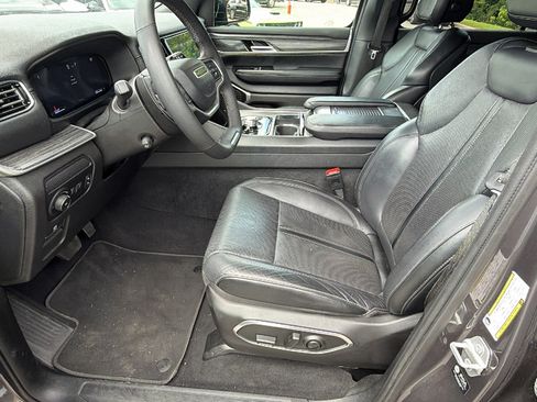 Used 2024 Jeep Wagoneer Series II w/ Flexible Seating Group RWD image 16