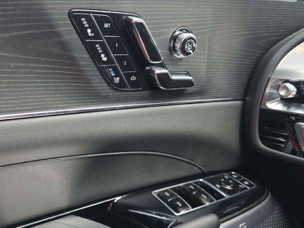Used 2024 Cadillac Lyriq Luxury AWD/4WD image 11