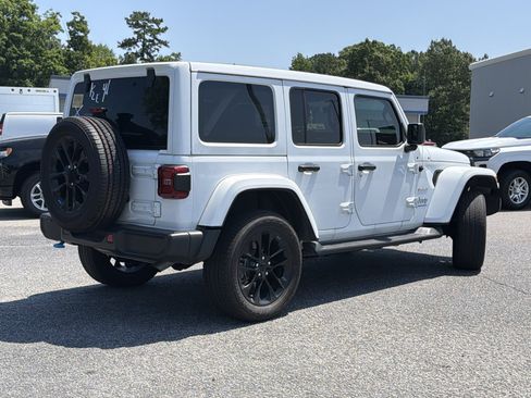 Used 2023 Jeep Wrangler Unlimited Sahara w/ Cold Weather Group AWD/4WD image 12