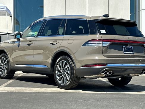 New 2025 Lincoln Aviator AWD w/ Equipment Group 101A image 5