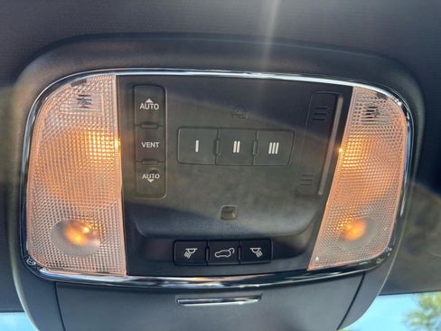 Used 2019 Jeep Grand Cherokee Trailhawk AWD/4WD image 25