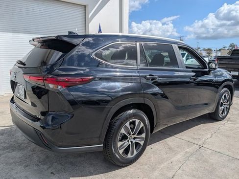 Used 2024 Toyota Highlander XLE image 18