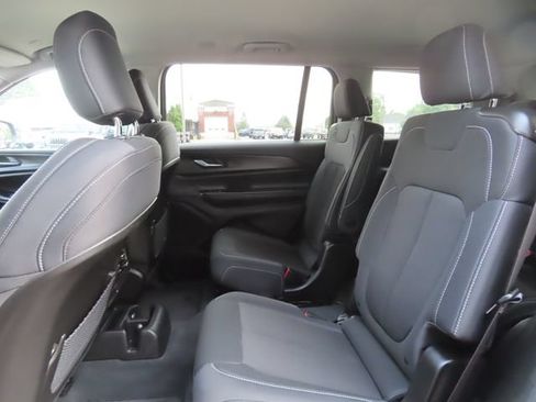 Used 2023 Jeep Grand Cherokee L Laredo w/ Luxury Tech Group I AWD/4WD image 21
