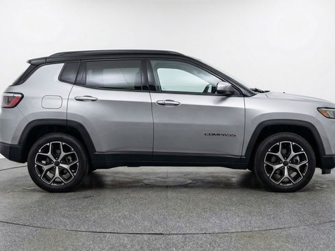 Used 2025 Jeep Compass Limited AWD/4WD image 11