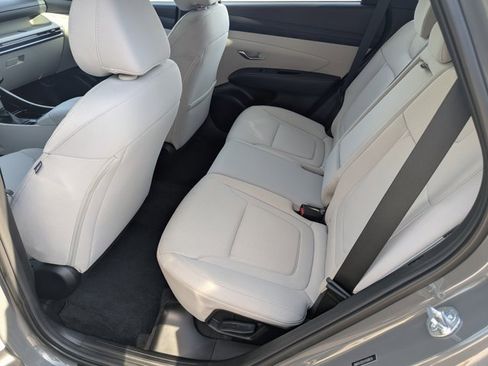 Used 2025 Hyundai Tucson SE image 17