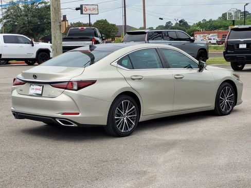 Used 2022 Lexus ES 350 w/ Premium Package FWD image 5