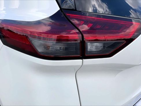 Used 2021 Nissan Rogue Platinum FWD image 28