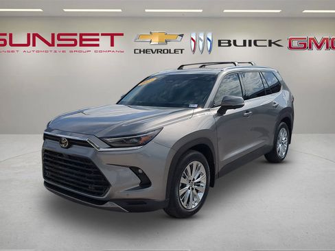 Used 2025 Toyota Grand Highlander AWD image 8