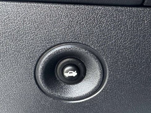 Used 2010 Chrysler 300 C w/ Luxury Group II RWD image 37
