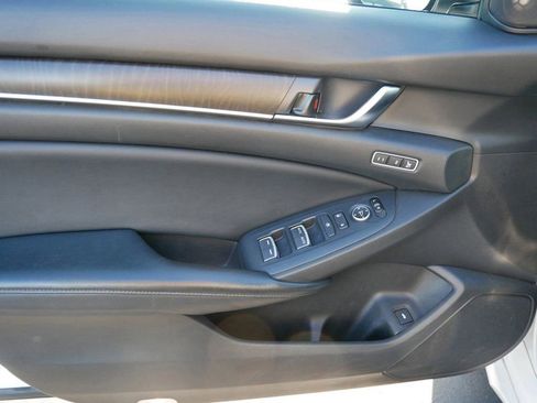 Used 2018 Honda Accord Touring image 10